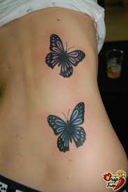 Delle \x3cb\x3efarfalle\x3c/b\x3e sul fianco.