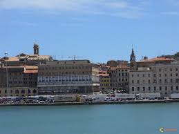 http://t2.gstatic.com/images?q=tbn:2yeKVJjcUW2ZwM:http://www.visoterra.com/images/original/le-port-d-ancone-visoterra-29514.jpg