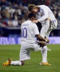 الريال يعيد فارق الـ 3 نقاط مع البرسا Robinho-and-guti-of-real-madrid