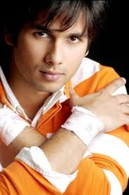 http://t2.gstatic.com/images?q=tbn:6rDGGqFggtQOHM:http://www.bollywoodgossips.net/photos/albums/userpics/10001/normal_shahid1.jpg