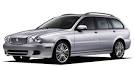voiture dans un champ