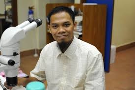 Mr Yuliadi Zamroni, a student with the Research Center for Oceanography, Indonesian Institute of Science (LIPI), is currently attached to the museum under ... - Yuliadi%20Zamroni-RMBR-17feb10