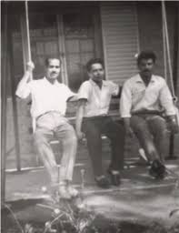 نفر وسط احمد عزیزی