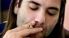 SMOKING MAN: Ivano Balic røyker opptil 15 sigaretter om dagen. - Ivano_Balic_r_yker_688441i