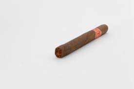 Die Juan Lopez petit Coronas Zigarre hat ein Länge von 130mm und einen Durchmesser von 42 mm. Die Zigarre Juan Lopez petit Coronas macht einen stabilen ...