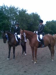 Reiterwettbewerb: Ann-Kathrin Lachemann 1. Platz, Wertnote 7,4. Unser Bild zeigt Sarah Geis und Nadia Lachemann nach der Siegerehrung.