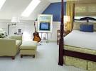 Creative bedroom wall decoration ideas - trendy colors and designs