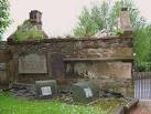 Legend has it that night watchmen kept guard against bodysnatchers from here - via Daymix