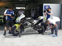 AKSI VALENTINO ROSSI TEST di SEPANG | PERTAMAX7.com