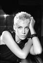 http://imstars.aufeminin.com/stars/fan/annie-lennox/annie-lennox-20080112-362090.jpg