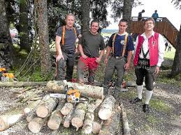 Die drei Finalisten der Seewälder Brennholzmeisterschaft: (von links) Karl-Georg Klumpp (Zweitplatzierter), Felix Kappler (Dritter) und der Sieger Christoph ... - media.media.0bc64d35-2ca9-448d-862f-999f3baf4540.normalized