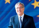 Résultat de recherche d'images pour "karmenu vella commissaire"