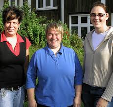 Drei „Kunterbunt“-Erzieherinnen sind nun Fachwirte für Organisation und Führung (von links): Bianca Fischer, Kerstin Ketterer, Marina Bürkle.