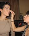 Cristina Carrasco de Cool retocando el maquillaje de Bimba Bosé antes de ... - 1193213122_0