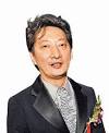 饱受胞兄侯冠群虐打、被生母