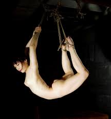 吊り緊縛の画像|吊り緊縛エロ画像】緊縛の中でもかなりのハードさ縄で縛られて吊 ...