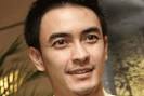 Bupati Zumi Zola, mantan artis
