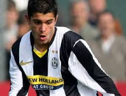 Iago Falqué disputando un encuentro con la Juventus de Turín