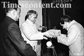 Noted Hindi poet Dr Shiv Mangal Singh \u0026#39;Suman\u0026#39; being felicitated at a function in - Dr-Shiv-Mangal-Singh-'Suman'