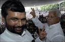 Ram Bilas Paswan and Laloo Prasad Yadav at an election rally - _45638528_e15471a0-035d-4897-8348-71e0f95c82da