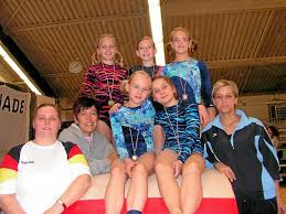Das Foto zeigt (h.v.l.) Anna Romahn, Anna-Lena Pieck, Kira Noerenberg, (v.v.l.) Sabine Haupt (Trainerin), Heike Sievering-Stark (Trainerin und ...