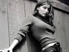 http://www.filmofilia.com/wp-content/uploads/2011/04/Laetitia-Casta.jpg