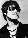 Bruce Lee, c.1970 Premium Poster - images?q=tbn:ANd9GcQK92L6AkWZ3J5b-4I54gw_WR18JxS-4hT-SixI8i1SJPMpc28b8Cf0mQ