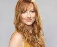 ... Schmidt compra la casa del recentemente defunto Charlie Harper (Charlie ... - Judy-Greer