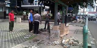 Gambar Kecelakaan Xenia Maut Tugu Tani Gambir