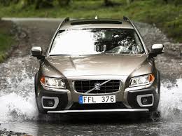 Volvo XC90 wild horses