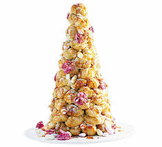 Fruit arrangement instead of cake? :  wedding wedding cake alternatives Images?q=tbn:ANd9GcQNe95iTyw49iWW2NV20Y01mF0k9LXdvS5Ko8JWMfFFOSdVdpI&t=1&usg=  HF CmHbkpSJmF3eOTvs0xP6k V0=