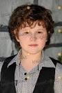 ... smart Alex ( Ariel Winter), and Luke (Nolan Gould) , who tries his best. - 8e9dd032ba638da