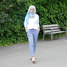 Hijab Style: Tampil Casual Ala Hijabers Asal Belgia, Sarah Dimani ...