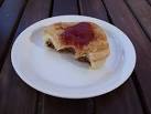 meat pie and tomato sauce - via Daymix