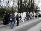 Darth Vader and a handful of - via Daymix