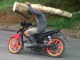 Ketika 'Superman' Naik Motor