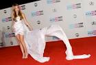 2010 American Music Awards – Miley Cyrus wears Marchesa Spring ...