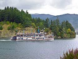 sternwheeler on the Columbia River