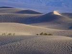 Deserts sand dunes tracks - via Daymix