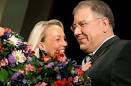 Bürgermeister Christoph Ahlhaus (CDU) und seine Frau Simone freuen sich über ...