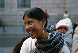 Text und Fotos: Beate Schümann. Ecuador Quito Indígena mit Baby