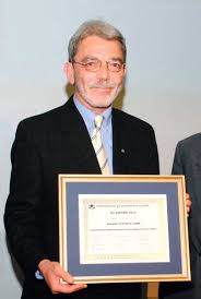 Dr.-Ing. Dimiter Alexiew bei der Verleihung des IGS-Award 2010⇥Foto: Huesker. Die Auszeichnung mit dem IGS Award 2010 hat gezeigt, dass Huesker auf dem ...