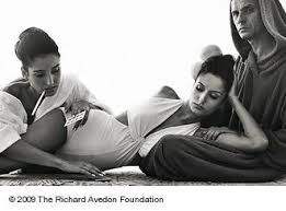 Naty Abascal and Ana-Maria Abascal with Helio Guerreiro (1964) © 2009 The Richard Avedon (1964)