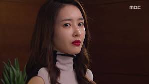 Roman Lee also noticed Mo Ne&#39;s distress. - 24-Hotel-King-Episode-14-Review-Wang-Ji-Hye-Fashion