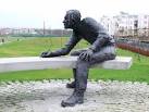 Writer in the park - via Daymix