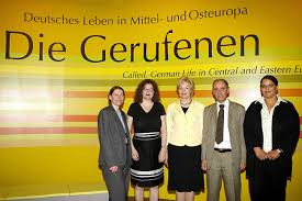 Erika Steinbach im Kreise der Ausstellungsmacher (v.l.n.r.): Doris Müller-Toovey, Katharina Klotz, Erika Steinbach, Wilfried Rogasch, Angélique Furtwängler.