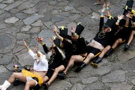 Cerca de 70 blocos de rua devem agitar BH no Carnaval 2013 ...
