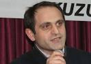 dikkat çeken Ecevit Keleş,