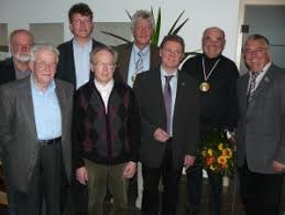 Vorsitzende des LSC Oeventrop Hans-Joachim Beule sowie der Geschäftsführer Karl Keßler gleich weitere Ehrungen vor. So wurden Heinz Enste, ...