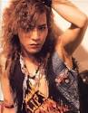 Il a rejoint X japan en 1986.